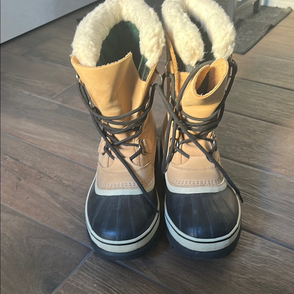 Women's Tan and Black Winter Boots